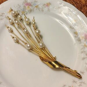 Vintage Gold and Pearl Floral Brooch